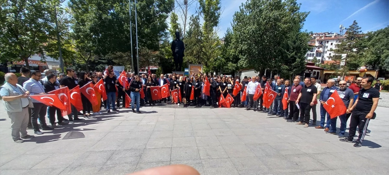 Beypazarı'nda eğitim sendikaları okul müdürünün öldürülmesini protesto etti