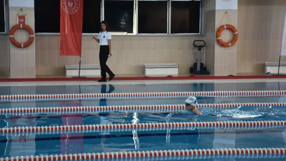 Afyonkarahisar'da 23 Nisan'a Özel Yüzme Şenliği